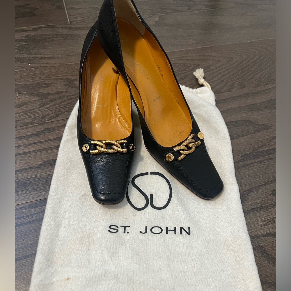 St John Shoes made in Italy / size 7-1/2